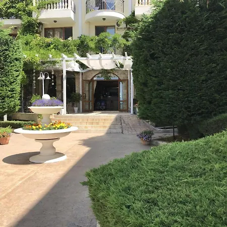 Royal Bay Apartment *
